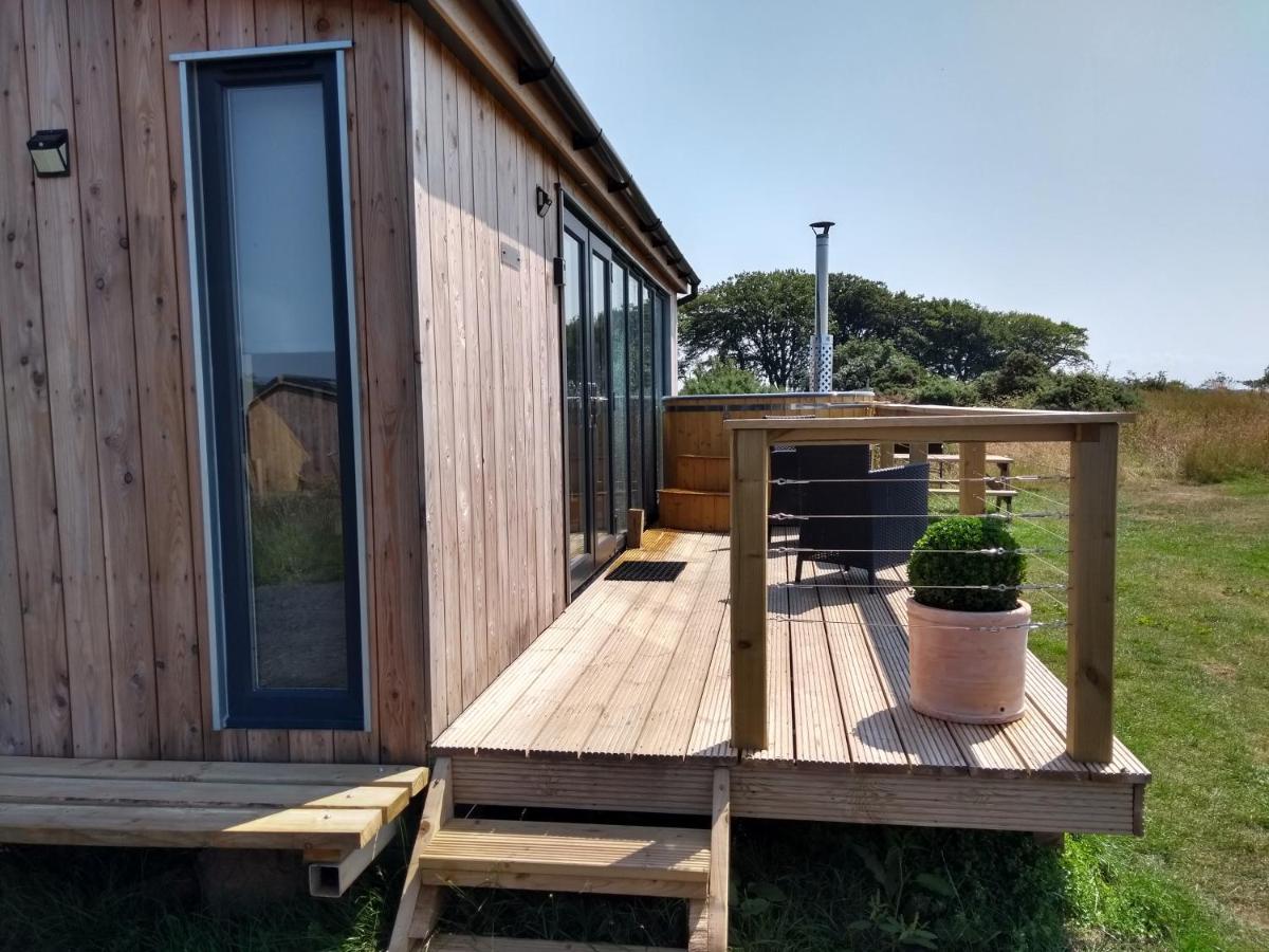 Cleeves Cabins Ailsa Luxury Lodge With Hot Tub Dalry  Kültér fotó