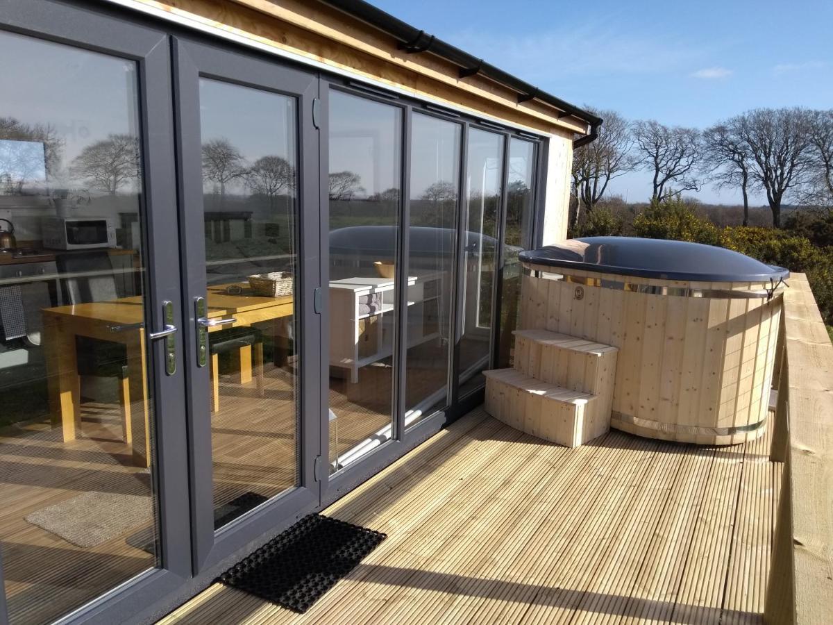Cleeves Cabins Ailsa Luxury Lodge With Hot Tub Dalry  Kültér fotó